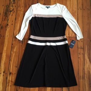 Chaps Color Blocked Dress. NWT. Women’s size L